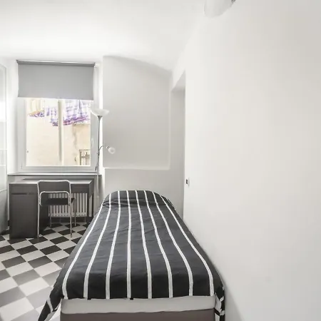 Modern In Near Christopher Columbus House Apartment *