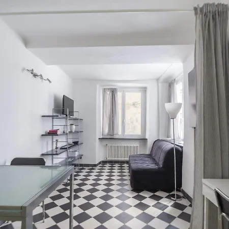 Modern In Near Christopher Columbus House Apartment *