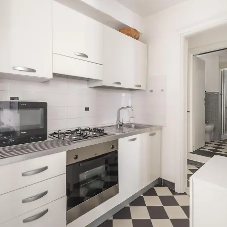Modern In Near Christopher Columbus House *